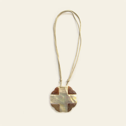 Light-toned mother of pearl pendant necklace with beige cotton cord – Nayabijou.