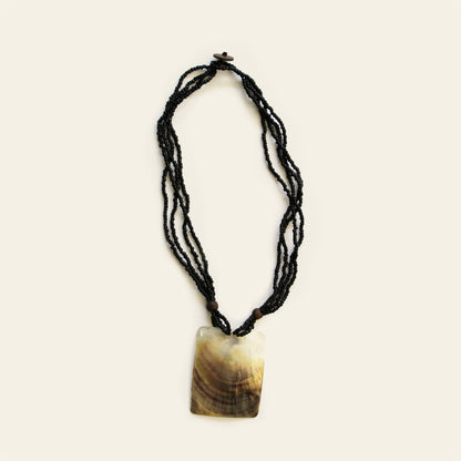 Rectangular mother-of-pearl pendant necklace with layered black seed beads – Nayabijou.