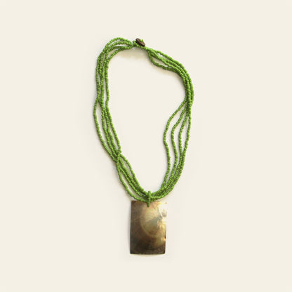 Rectangular mother-of-pearl pendant necklace with bright green seed beads – Nayabijou.