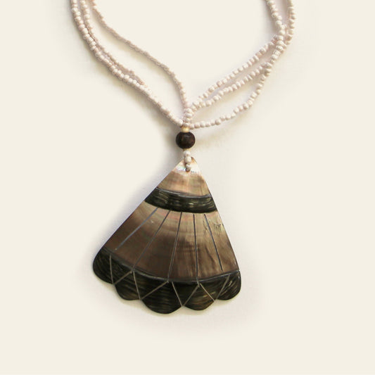 Closeup of fan-shaped mother-of-pearl pendant necklace with ivory seed beads – Nayabijou.