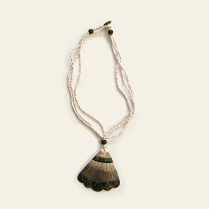 Fan-shaped mother-of-pearl pendant necklace with ivory seed beads – Nayabijou