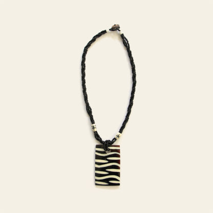 Rectangular zebra-pattern pendant necklace with black seed beads – Nayabijou